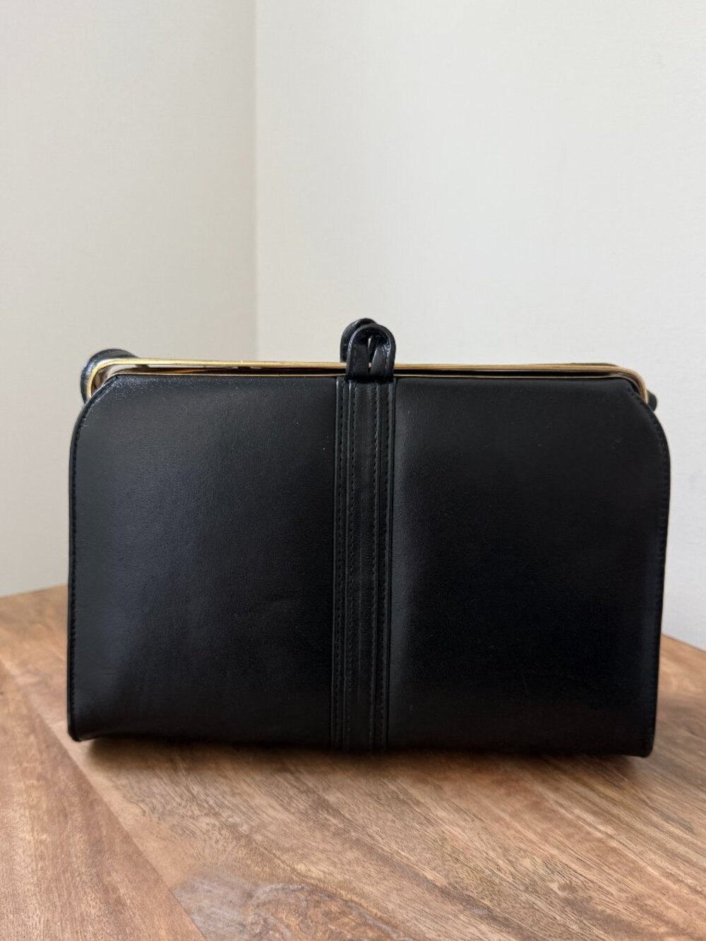 VINTAGE Mastercraft Leather Kisslock Clutch Box Bag Made in Canada Black Gold